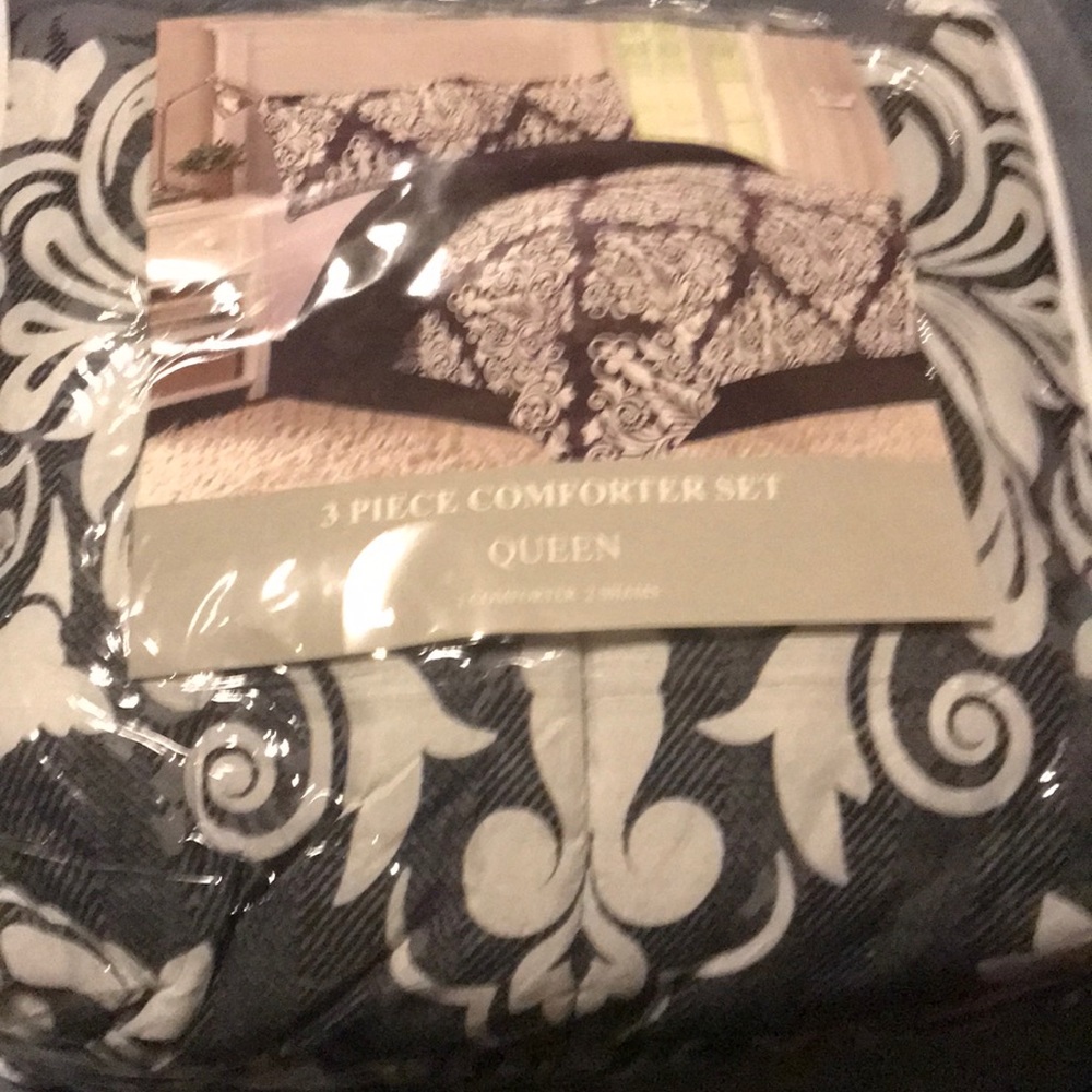 Queen Comforter Set